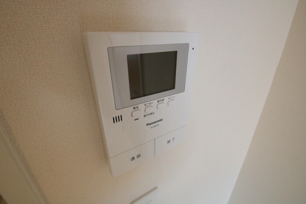 セキュリティ　訪問者がモニターで確認できるインターフォンで安心です。