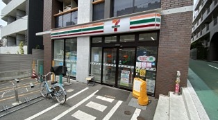コンビニ　セブンイレブン 市谷柳町店（コンビニ）まで100m