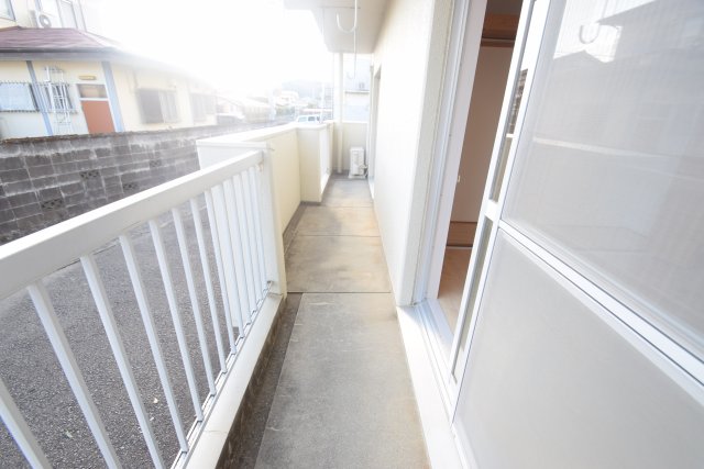 バルコニー　陽当たり良好なバルコニーです