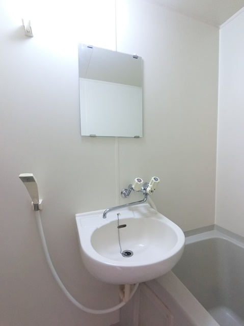 洗面設備　※同タイプの室内写真。仕様・設備は現況優先です※