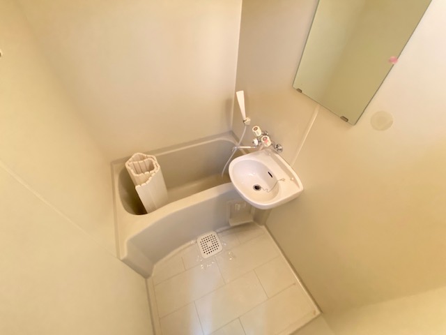 バス・シャワールーム　室内は現況を優先します