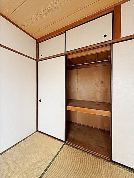 収納　押入