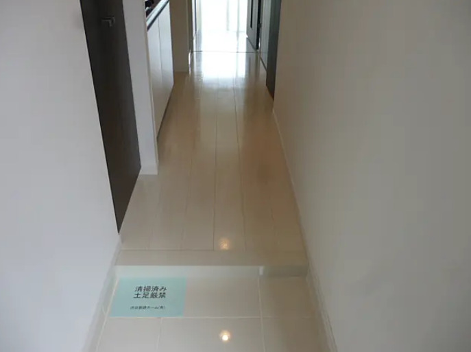 玄関　※別部屋参考写真