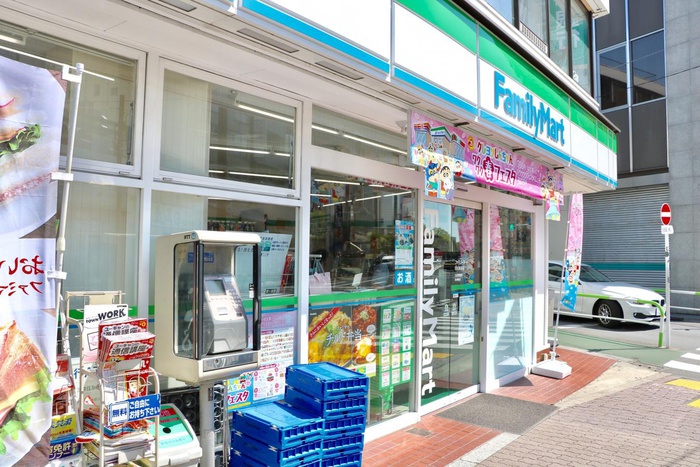 コンビニ　ファミリーマート目白駅前店（コンビニ）まで262m