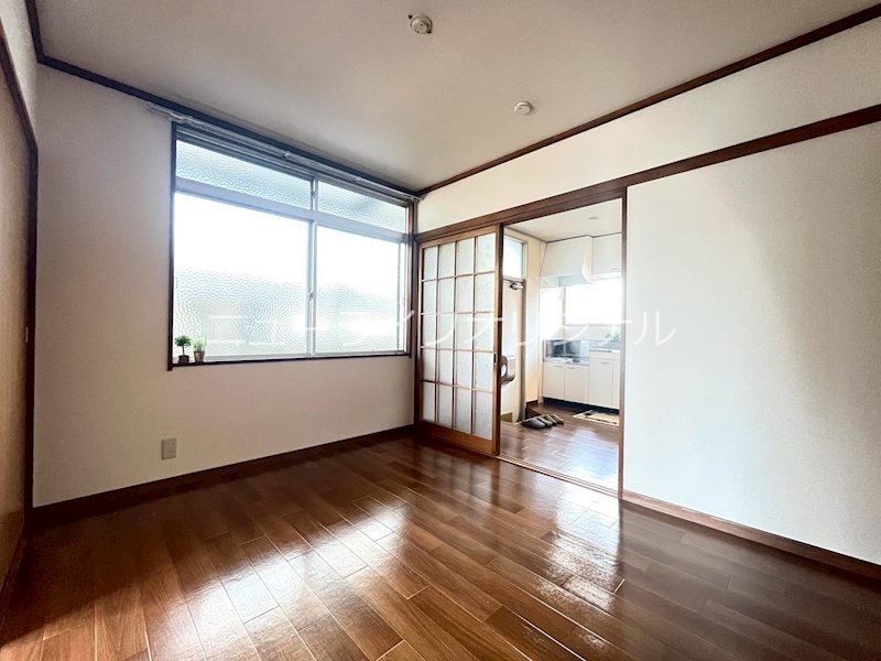 居室・リビング　5.6帖洋室です。