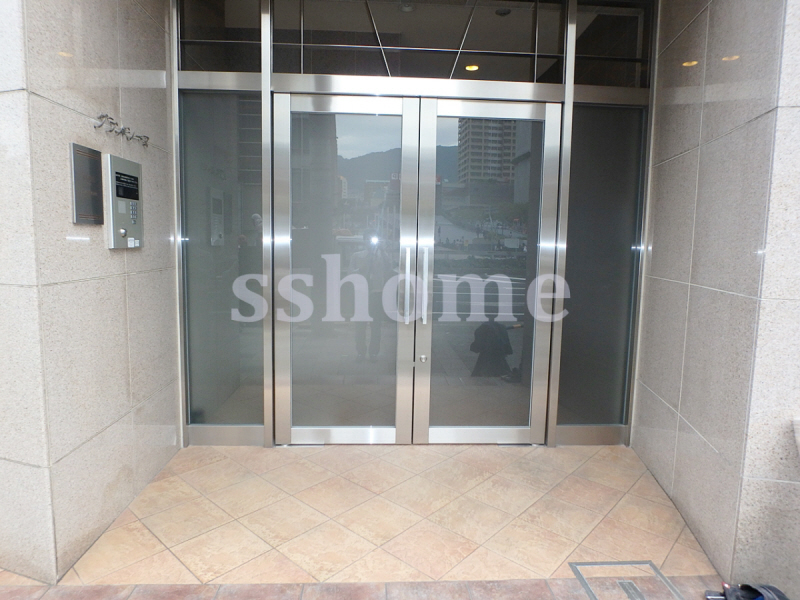 エントランス　建物エントランスはオートロックです☆