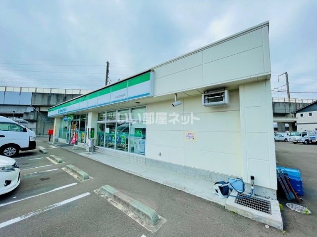 コンビニ　ファミリーマート　名取高舘吉田店（コンビニ）まで258m