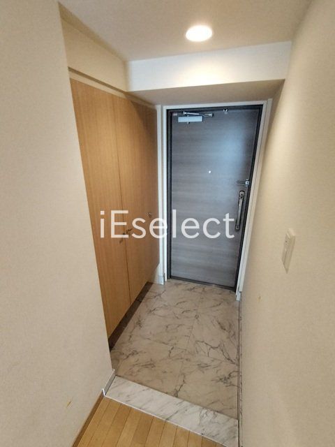 玄関　広めの玄関スペース。