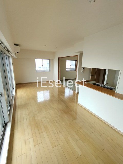 居室・リビング　日当たり良好のリビングルーム。