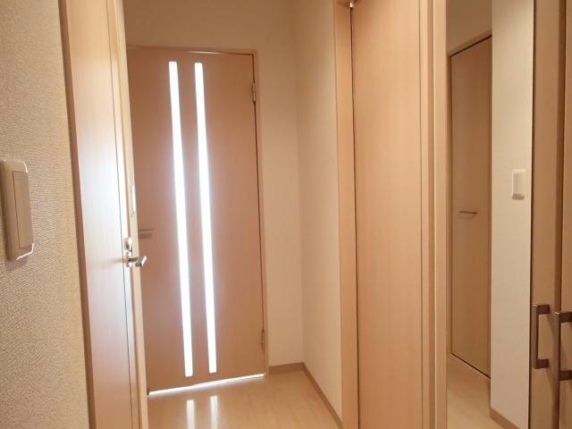 玄関　写真は他の号室です