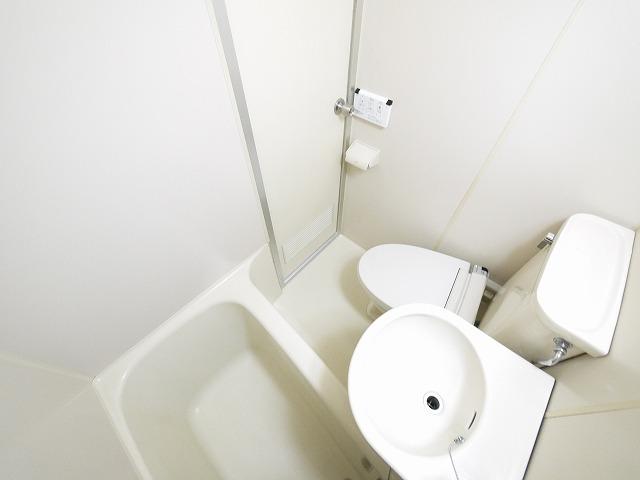 その他設備　お掃除もし易いユニットバスタイプ。
