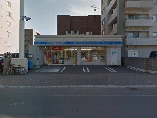 コンビニ　ローソン札幌美園8条店（コンビニ）まで131m