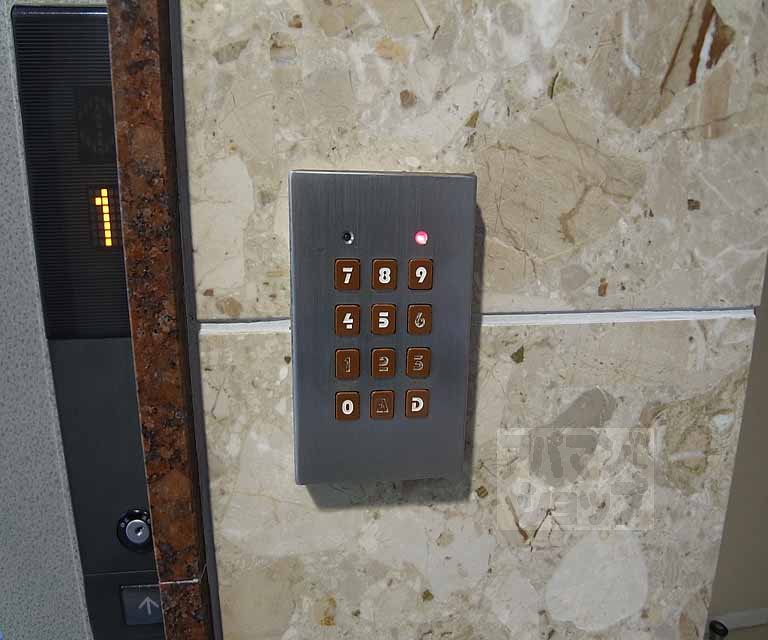 その他　エレベーターのロック