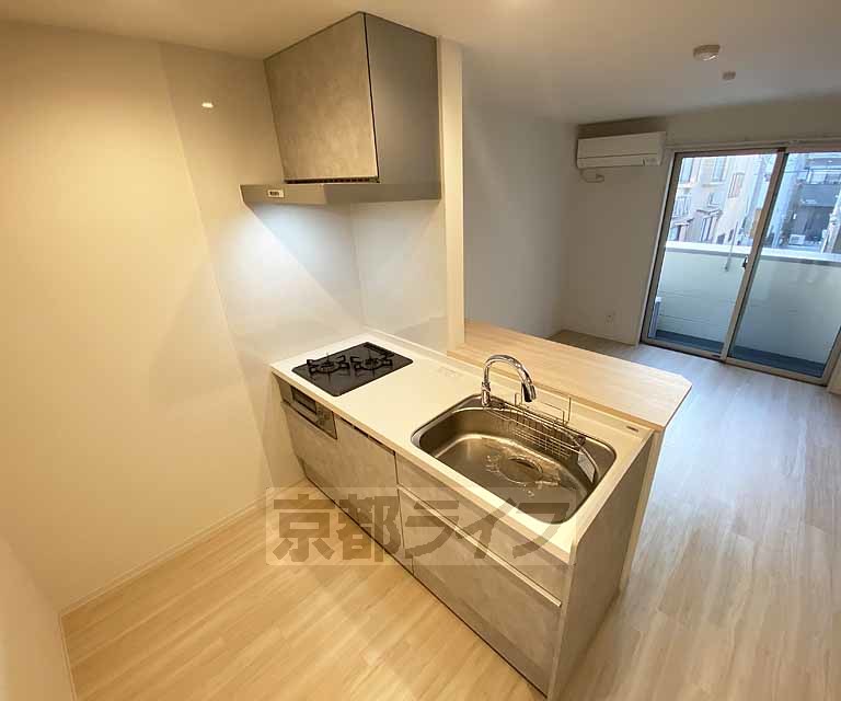 キッチン　清潔感と収納力を兼ね備えたキッチンです。