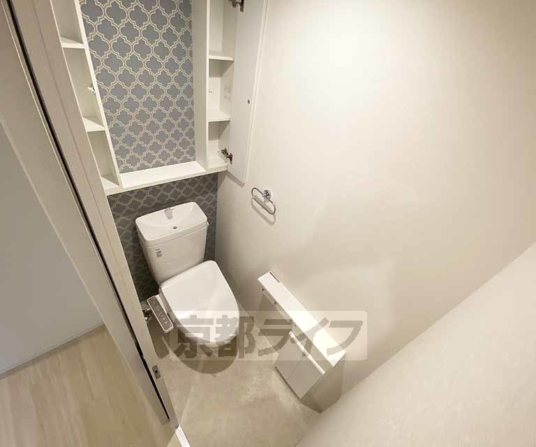 トイレ　清潔感、収納があるトイレです。