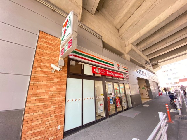 コンビニ　セブンイレブンJR鶴ケ丘駅前店（コンビニ）まで768m