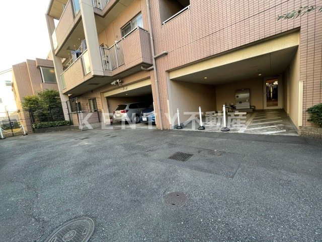駐車場　車をお持ちの方に嬉しい駐車場付きの物件です
