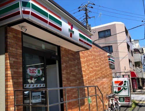 コンビニ　セブンイレブン 横浜前里町4丁目店（コンビニ）まで97m