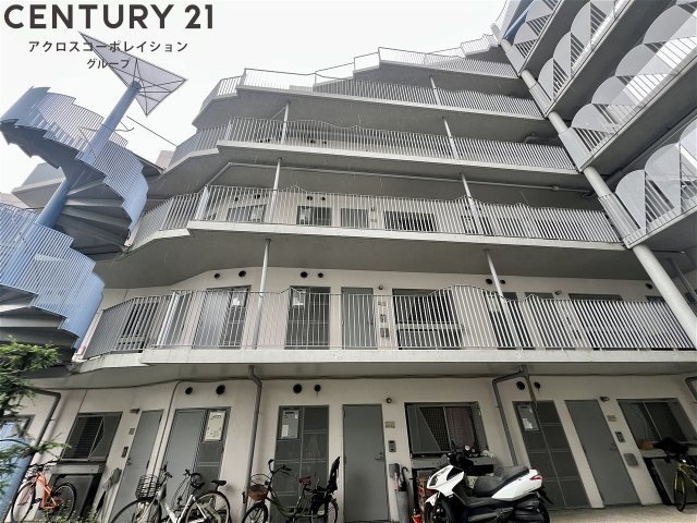 建物外観　プール・サウナ・ジム等施設付きのデザイナーズマンション！