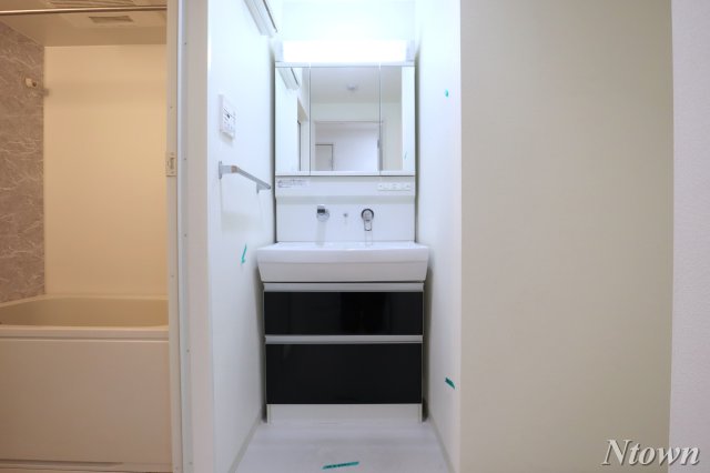 洗面設備　使いやすい独立洗面台です