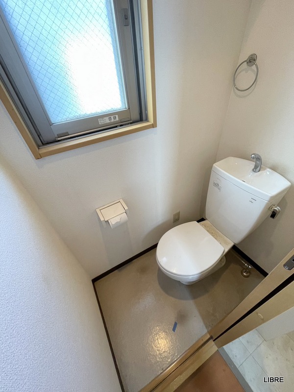 トイレ　窓付きのトイレ！