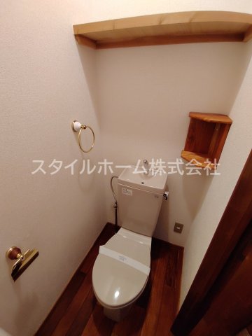 トイレ　別部屋写真です。