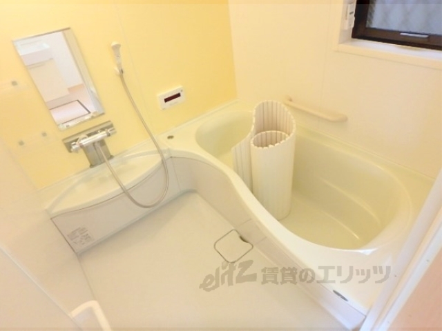 バス・シャワールーム　広々としたお風呂です。