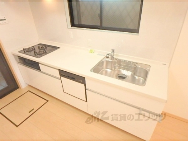 キッチン　広々としたシステムキッチン