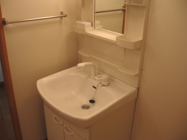 洗面設備　独立洗面台で身支度をすべて済ませてしまいましょう