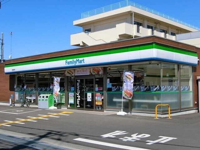 コンビニ　ファミリーマート岩槻西町店（コンビニ）まで551m