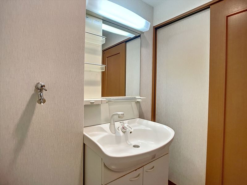 洗面設備　※写真は同物件の別部屋です