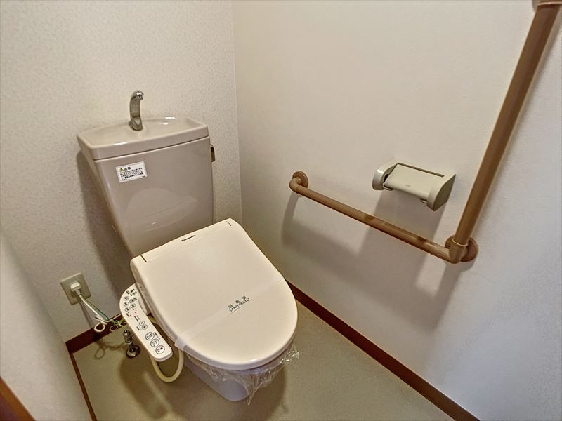 トイレ　※写真は同物件の別部屋です