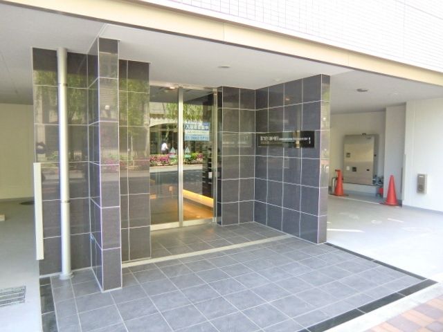 エントランス　おしゃれなエントランスアプローチです