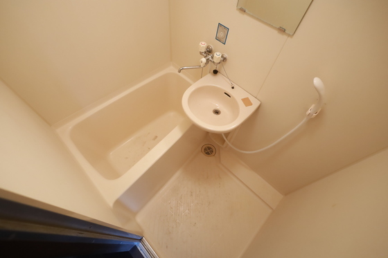 バス・シャワールーム　※別部屋の写真です