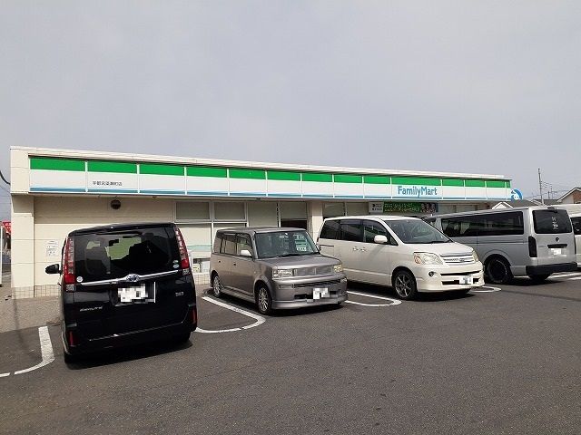 コンビニ　ファミリーマート簗瀬町店（コンビニ）まで400m