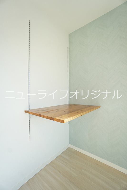 その他　可動式の棚が付いています