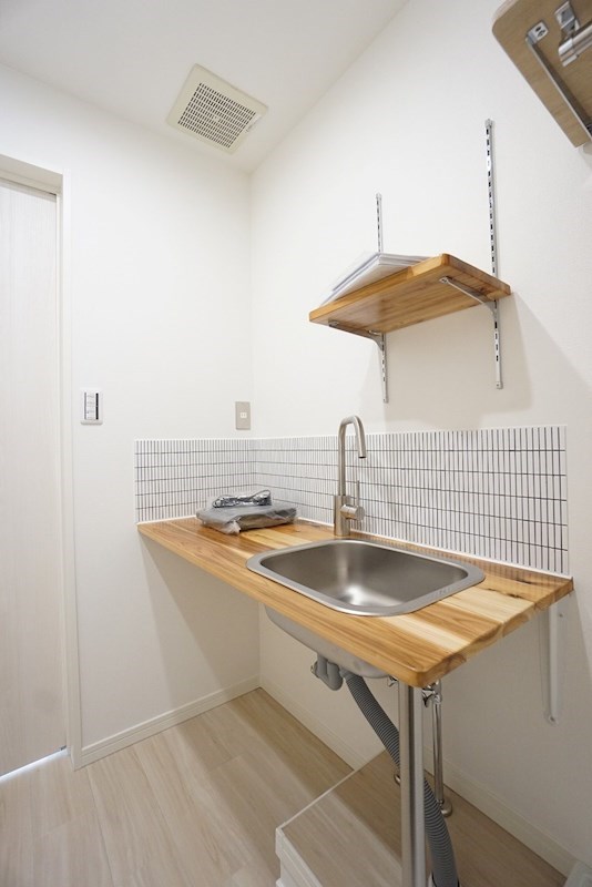 キッチン　モダンなキッチンスペース