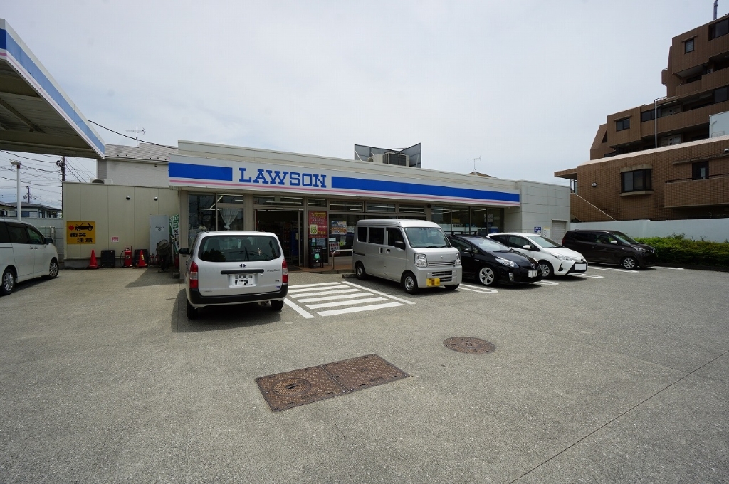 コンビニ　ローソン 藤沢白旗四丁目店（コンビニ）まで529m