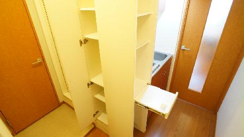 その他設備　キッチン横収納