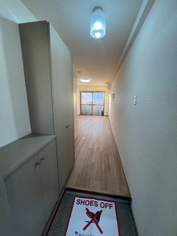 玄関　玄関　シューズボックスあります