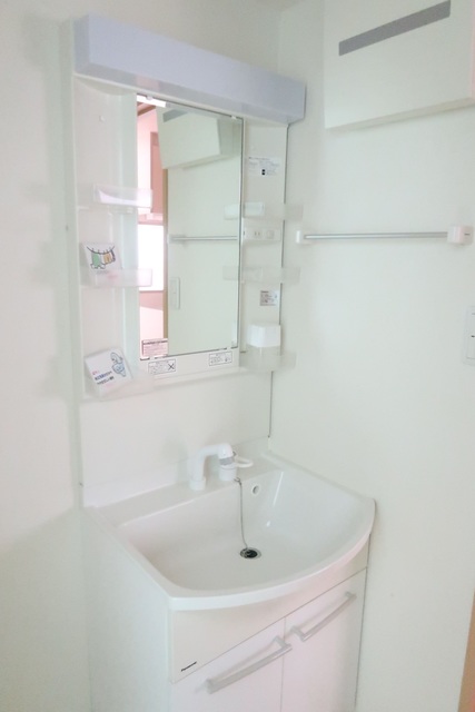 洗面設備　身支度に便利な洗面台！