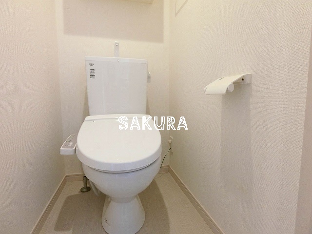 トイレ　嬉しい温水洗浄便座♪