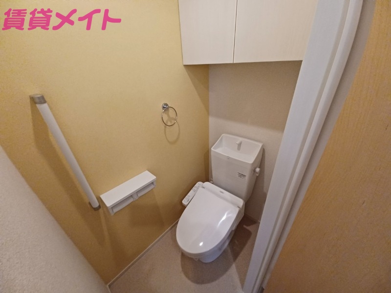 トイレ　同型反転タイプ画像