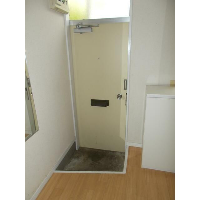 玄関　※別室参考画像