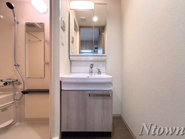 洗面設備　独立洗面化粧台付き