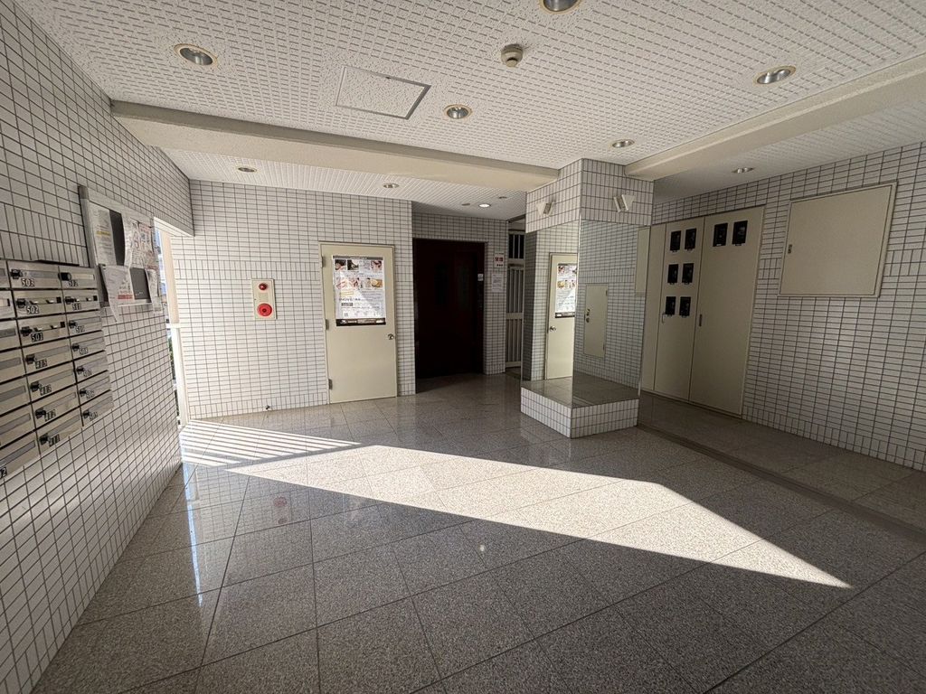 エントランス　エントランス