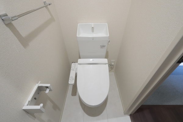 トイレ　温水シャワー付きトイレです