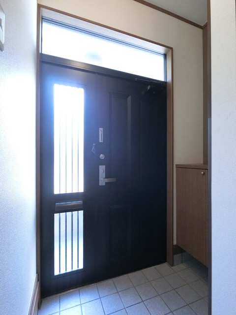 玄関　玄関スペース広めなのでゆったりとお出掛け準備できます♪