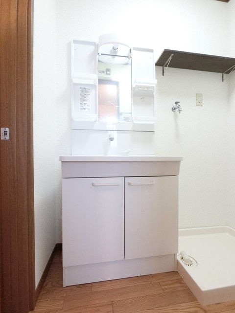 洗面設備　洗面台は人気の独立タイプ！毎日のお出かけ準備もラクラクです☆