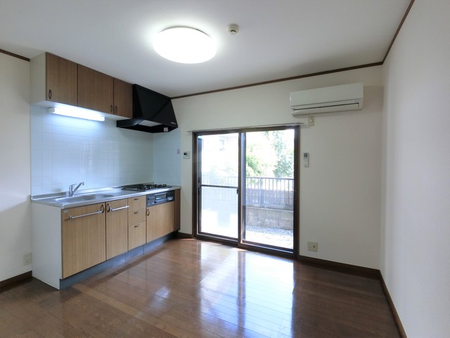 居室・リビング　明るく開放感のあるダイニングキッチンです♪